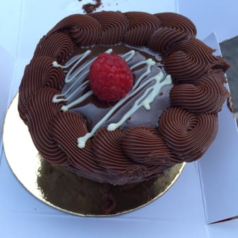 Carlo's Bakery - Bakeries Near Me - Hoboken, New Jersey