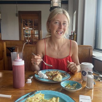 Marina Variety Store Restaurant - another girl gab catch-up - Seafood Near Me - Charleston, South Carolina