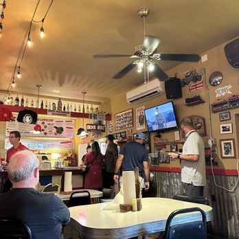 Pop's Burger Stand - Ambiance of restaurant - Burgers Near Me - Waxahachie, Texas Pop's Burger Stand - Ambiance of restaurant - Burgers Near Me - Waxahachie, Texas