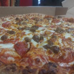 Gina's Pizza - Delicious pizza cheap! Hands down best mom an pop pizza shop in town Its made fresh everytime with the lowest prices for pizza this awesome!