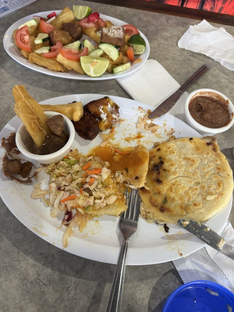 Salvi’s Pupuseria And Restaurante