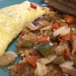 Dinky's Blue Belle Diner - Spinach, onion, Swiss 2 egg omelette. Hash browns with onion and peppers--yummmm