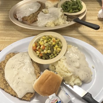 Howie's Family Restaurant - Chicken Fried Steak - New American Near Me - Bushnell, Florida Howie's Family Restaurant - Chicken Fried Steak - New American Near Me - Bushnell, Florida