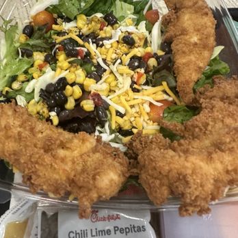 Chick-fil-A - Spicy Southwest Salad - Fast Food Near Me - Northridge, California