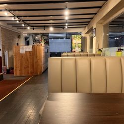 Mahdi's Pizza - Inside