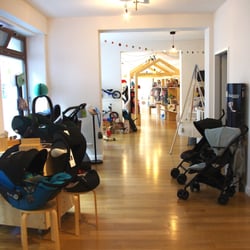 Kleine Fabriek - Von Kinderwagen, bis Buggy, Laufrad hin zu allen Dingen, die ein Kind braucht - unser Laden in Schöneberg.