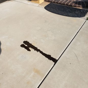 Jiffy Lube Oil Change - Picture of Oil leak after an oil change - Oil Change Stations Near Me - Fontana, California