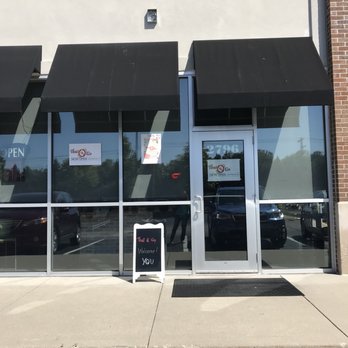 THAI & GO - No sign yet but it is where Gandolfo's used to be - Thai Near Me - Carmel, Indiana