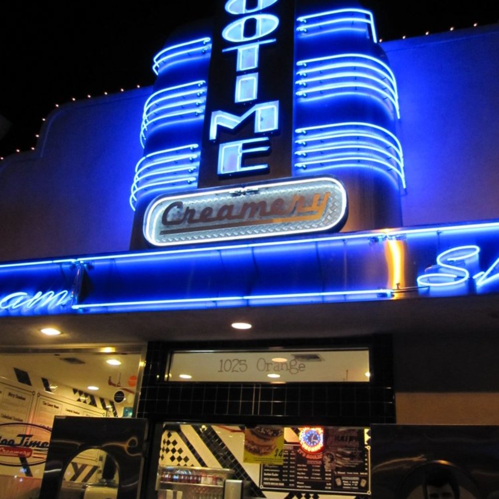 MooTime Creamery - Ice Cream & Frozen Yogurt Near Me - Coronado, California