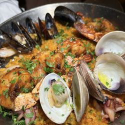 Seafood paella