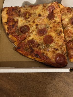 Lynn's Chicago Pizza by null