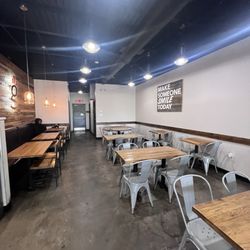 Huey Magoo's Chicken Tenders- Wekiva Hunt Club - More seating area