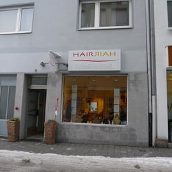 AKT