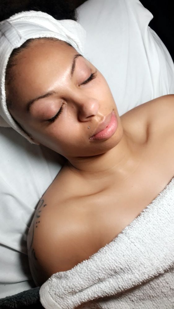 MacKenzie's Lashes & Esthetics Logo