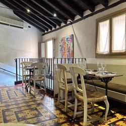 El Botero - Seating