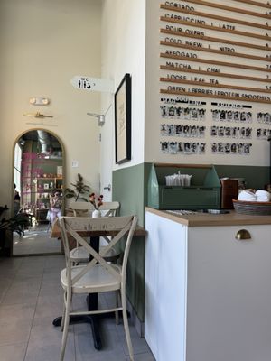 Magdalena Coffee & Houseplants by null