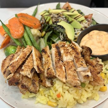 Royal Bistro - Chicken bistro bowl - Italian Near Me - Etobicoke, Ontario