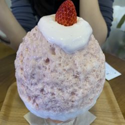 Shari Shari Kakigori House - Strawberry snow with panna cotta