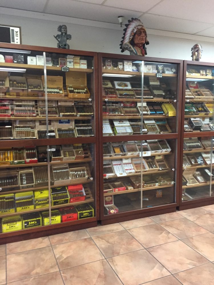 SMOKERS PARADISE Updated August 2024 341 Tres Pinos Rd, Hollister