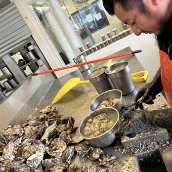 Oregon Oyster Farm - Watch them shuck the oysters - Seafood Markets Near Me - Newport, Oregon Oregon Oyster Farm - Watch them shuck the oysters - Seafood Markets Near Me - Newport, Oregon