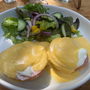 Mama Mia - Eggs Benedict - Italian Near Me - San Miguel de Allende, GUA