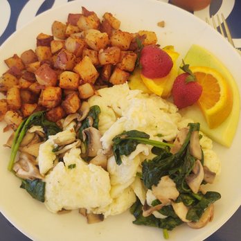 Belle's - Cafes Near Me - Newport, Rhode Island