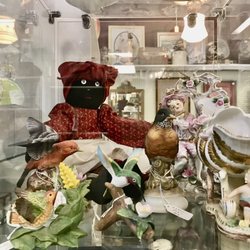 Spring Antique Mall - Mammy figure...