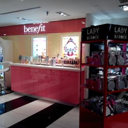 Sephora Cosmeticos España - Zona de maquillaje. Marca selectiva