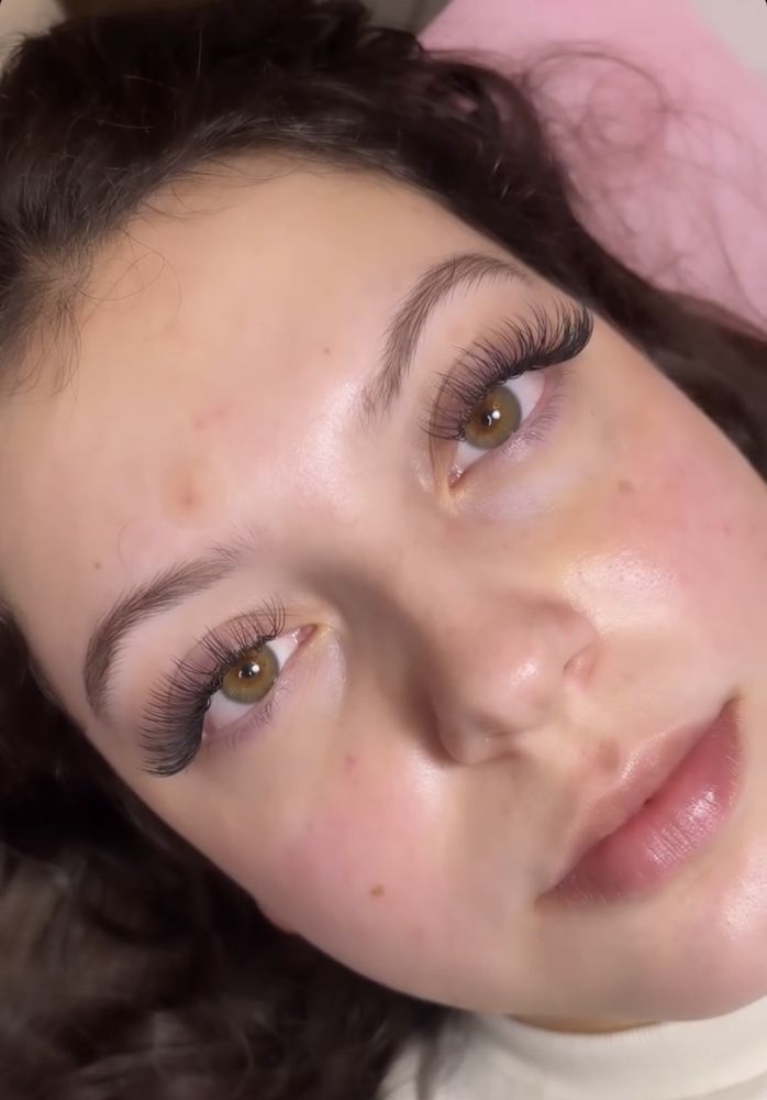 Luxe Lashes By Jess Logo