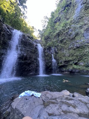 Upper Waikani Falls by null