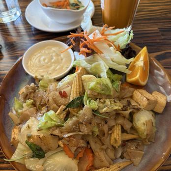 Do Sit Thai Cuisine - Drunken Noodle - Thai Near Me - Walnut Creek, California