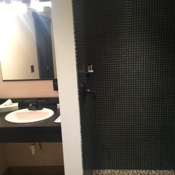 Hotel Ruby - Top notch shower - Hotels Near Me - Spokane, Washington