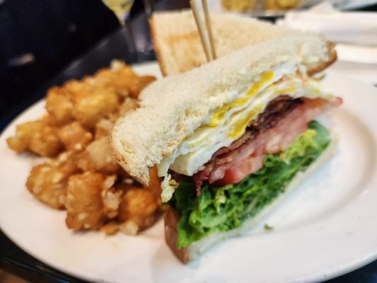 Quincy’s Potomac Bar & Grille by null