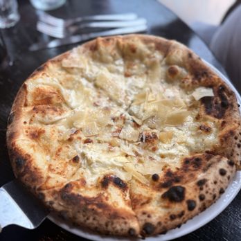 Diavola Pizza - Bianca - Pizza Near Me - Indianapolis, Indiana Diavola Pizza - Bianca - Pizza Near Me - Indianapolis, Indiana