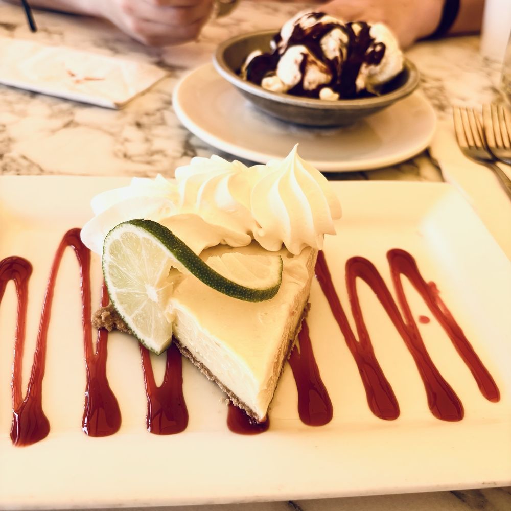 Banana Boat - Dessert: Key Lime pie...outstanding - Lounges Near Me - Boynton Beach, Florida