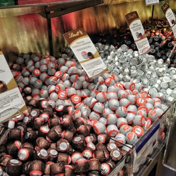 Lindt - Chocolatiers & Shops Near Me - Rozzano, Michigan