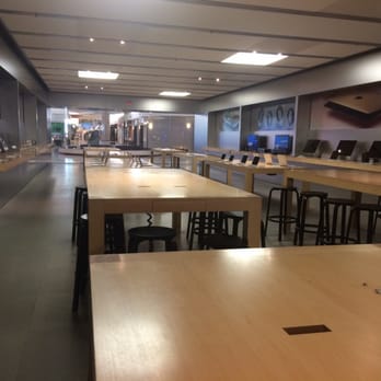 Apple Baybrook - This is what an empty Apple store looks like when you are the last one there. Thanks Chad Cruz for the excellent customer service. - Mobile Phones Near Me - Friendswood, Texas