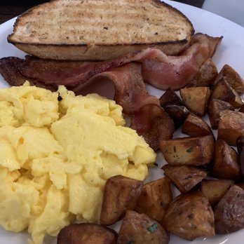 Hotel Indigo Spokane Downtown - Restaurant and incredible potato's and thick bacon - Hotels Near Me - Spokane, Washington