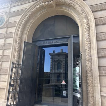 Palais Longchamp - 5/5/26 FYI. Museum. Complimentary. Entrance. One of two. - Museums Near Me - Marseille, 13