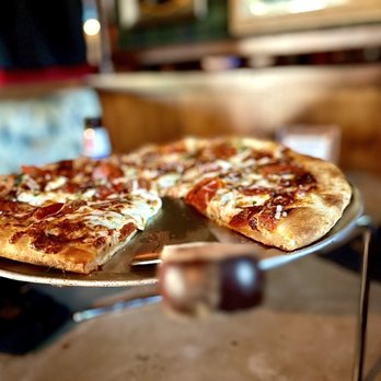 Francis Bogside - 14" Cheese Pizza - Gastropubs Near Me - San Antonio, Texas