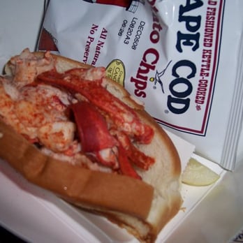 Oarweed Restaurant - Lobster Roll - Seafood Near Me - Ogunquit, Maine