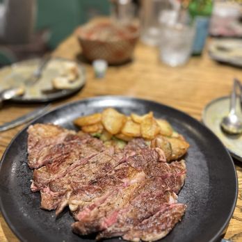 Le Sens Unique - Ribeye and potatoes - French Near Me - Paris, 75 Le Sens Unique - Ribeye and potatoes - French Near Me - Paris, 75