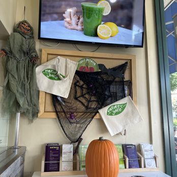 Nature's Juice - Waiting area - Juice Bars & Smoothies Near Me - Walnut, California Nature's Juice - Waiting area - Juice Bars & Smoothies Near Me - Walnut, California