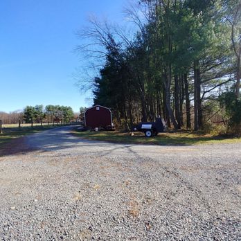 Long Stone Farm - Parking area, there's plenty - Ranches Near Me - Lovettsville, Virginia Long Stone Farm - Parking area, there's plenty - Ranches Near Me - Lovettsville, Virginia