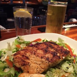 Outback Steakhouse - Sesame salad with grilled salmon