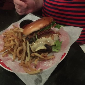 Backspace Bar & Kitchen - Cheeseburger - Bars Near Me - New Orleans, Louisiana