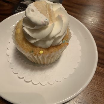 Maggie McFly's | Springfield - Party time cupcakes - American Near Me - Springfield, Virginia