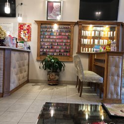Tran Ongles & Spa - Wall of colors