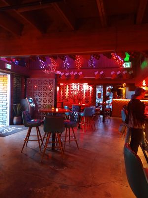 Luckys Indoor Outdoor by null