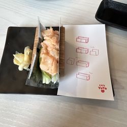 Cafe Yoto - Scallop mentaiko temaki